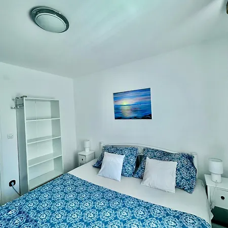 Azriel Appartement *