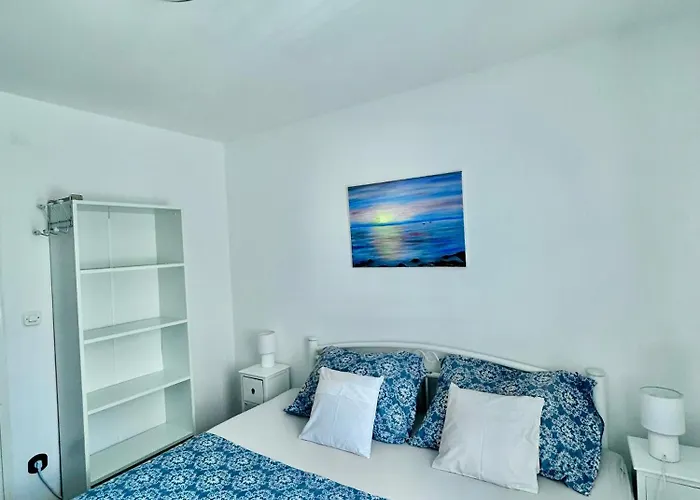 Azriel Appartement *